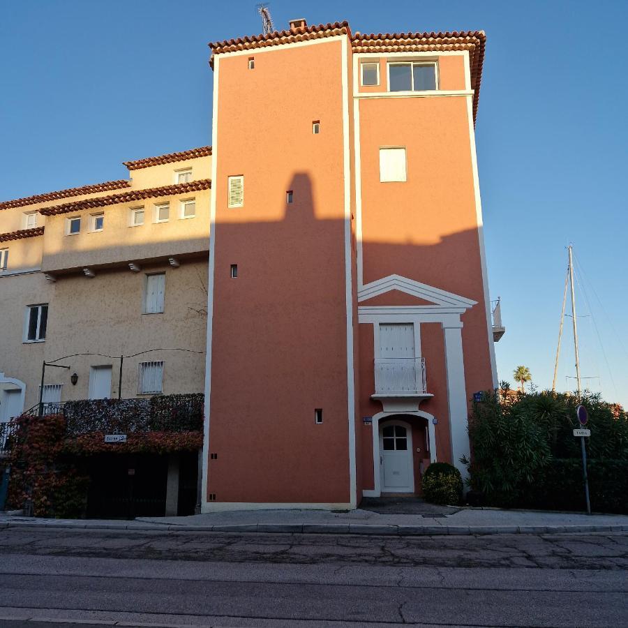 Casa Nostra, Port-Grimaud, Vue Sur Les Canaux Exteriör bild